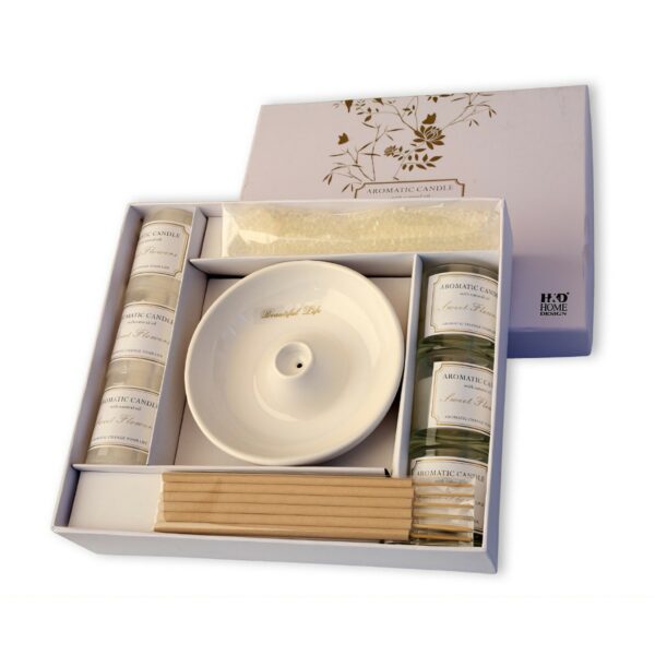 Aromatic candles gift set with delicate white and green glass candle holders, complete with a ceramic diffuser and reed sticks, designed for a calming ambiance.